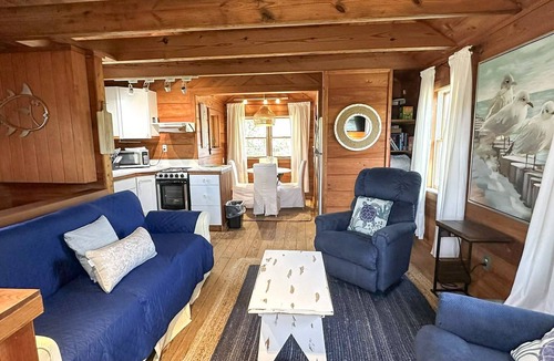 Ocracoke House | The Back House: Quaint two bedroom Ocracoke Island cottage