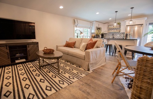 Franklin Apartment | The best of Franklin! Beautiful listing on private acreage & minutes to downtown