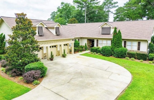 Lincoln House | The Blue Heron Lakehouse! Superb 6-BR home Logan Martin Lake in charming Lincoln