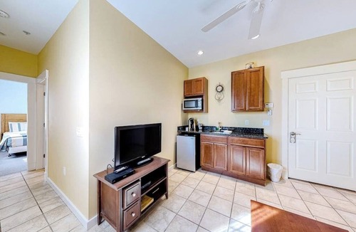 Northeast Harbor House | The Colonels Suites