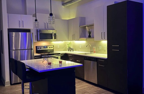 Peachtree Center Apartment | The Midnight Luxury Condo With Pool, Gym & Minutes to Downtown ATL