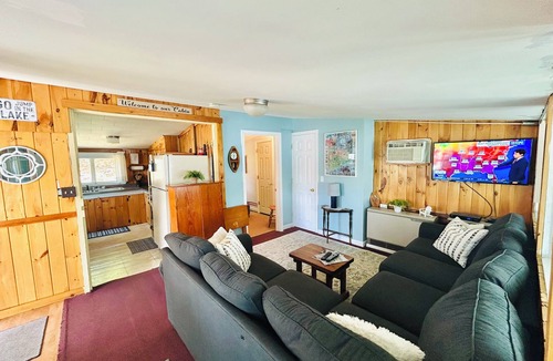 New Gloucester House | The Point - A tranquil Lakefront 2-bedroom cottage-style home on Sabbathday Lake