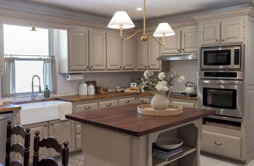 College Grove House | Thoughtfully Designed Cottage Retreat on 20 Private Acres Near Nashville