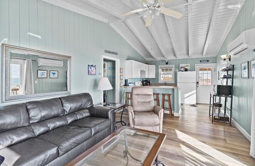Long Beach Cottage | Timeless Oceanfront Cottage Near Pier with Grill & Fishing Station