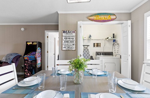 Yaupon Beach House | Tranquil Breeze - Book now summer is filling fast! 5 min. walk to the beach!