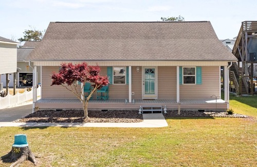 Yaupon Beach House | Tranquil Breeze - Book now summer is filling fast! 5 min. walk to the beach!