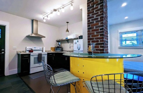 Southwest Harbor Apartment | Trendy Apartment near Acadia National Park & Dining