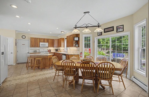Warrensburg House | Ultimate Family Resort: Pool, Hot Tub, Mini Golf & Game Room mins to Lake George
