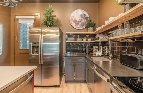 Music Row House | Ultimate Luxury Experience! 4BR w/Beautiful Rooftop Views! Close to Everything!