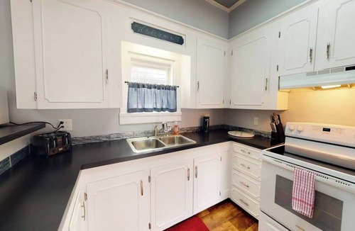 Bucksport House | Upper Corbel - Charming upstairs duplex with fast WiFi, partial AC, & walkable location