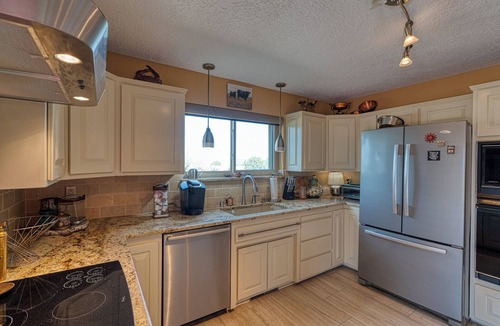 Ranchito House | Views, Peace and Quiet in Placitas with hot tub and sauna