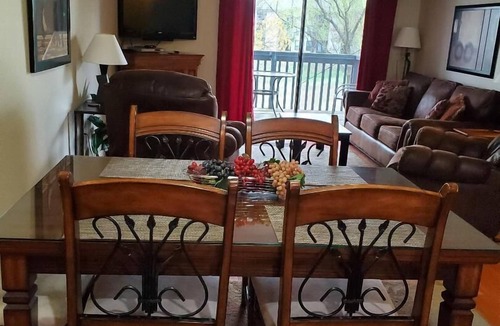 Table Rock Condo | Walk-In Shower/Kings/CLEAN/Indoor&Outdoor Pools/On Golf course 10th Fairway
