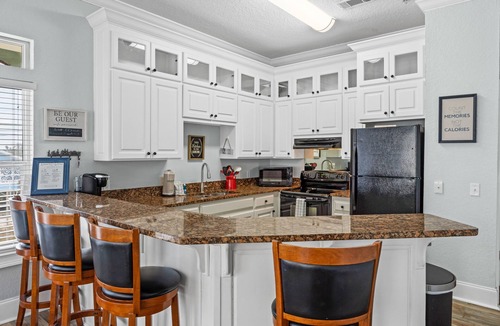 El Centro Beach House | Walk to Beach! 3BR Townhome w/Ocean View Balcony, Grill & Parking in West End