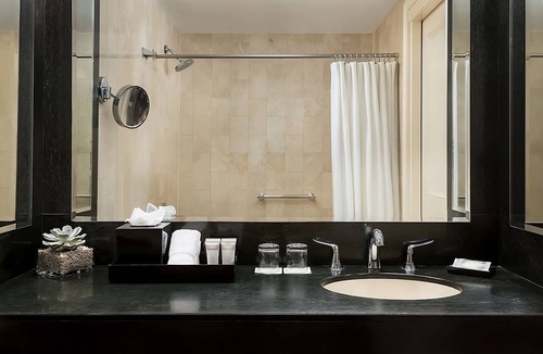 Central New York City Hotel | Walk to Times Square & Radio City Music Hall! 3 Classy Units