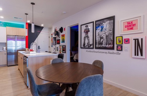 Eighth Avenue Condo | Walkable Group Condo with Pool