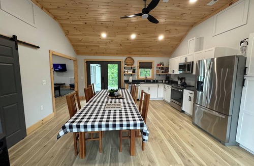 Hampton Other | Watauga Lake Cherokee Nat'l Forest. New house, fenced, firepit, pet friendly.