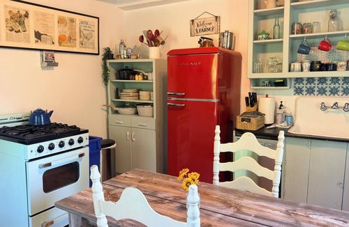 Chestertown Other | Waterfront 1860s Farmhouse, Private Hot Tub, Fire Pit, Pond, Canoe, Walk to Town