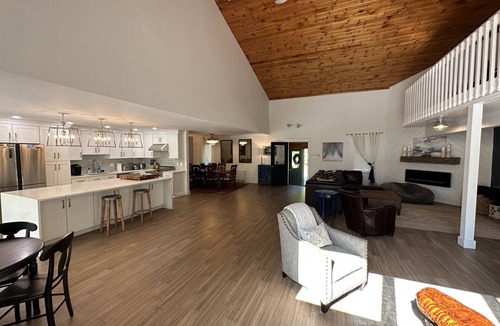 Brunswick House | Waterfront 2 bed 2bath on a beautiful tidal cove close to Bowdoin & the Islands