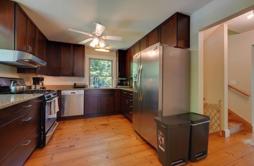 Round Pond House | Waterfront Cottage! Family-Friendly Hideaway