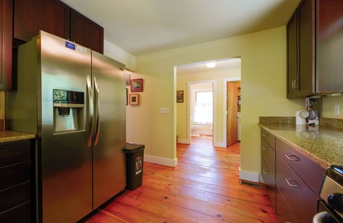 Round Pond House | Waterfront Cottage! Family-Friendly Hideaway