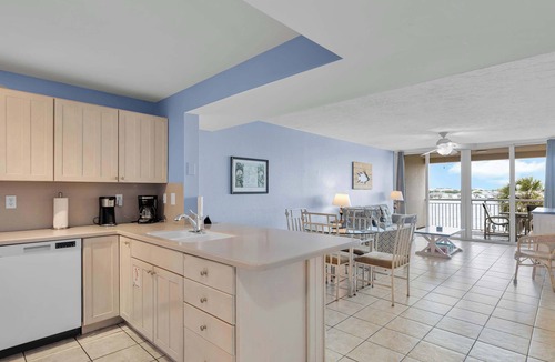 Meadows Condo | Waterfront Dock Pool Downtown Near Duval Pet