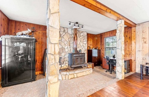 Northside Cabin | Waterfront Fishing Lodge, King Bed, StovePipe Fireplace, Peaceful