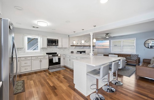 Stevensville House | Waterfront Home on the Chesapeake Bay with Pier only 30 min from naval academy