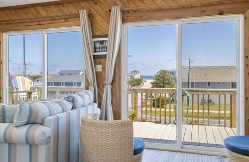 South Nags Head Cottage | Wave Watcher - Amazing Ocean and Sound Views - One minute walk to the beach!