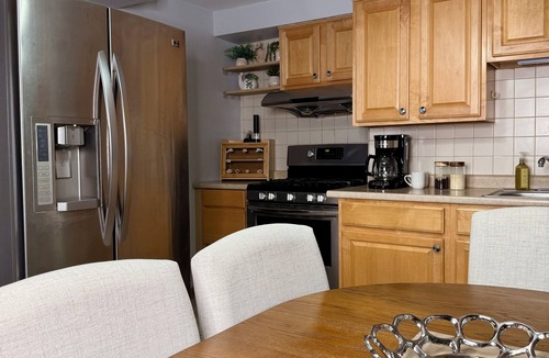 Hackensack Apartment | We have a spacious updated two bedroom apartment. Four person maximum - NO PETS