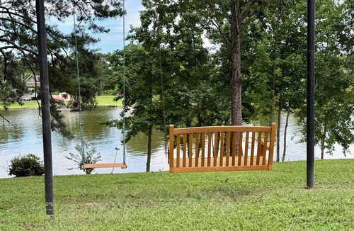 Leesburg House | Weiss Choice - NEW RENTAL -charming lake house with stunning views