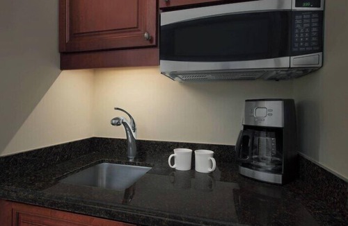 Berkeley Apartment | Williamsburg | Couples Historic Weekend | Pool + Golf