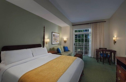 Berkeley Apartment | Williamsburg | Couples Historic Weekend | Pool + Golf
