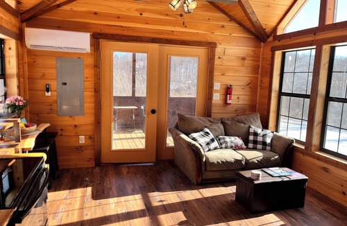 Afton Cabin | Willow Haven-Charming 2-bedroom cabin in delightful Afton with AC