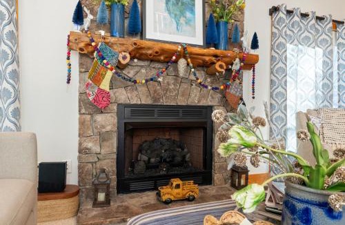 Nellysford House | Wintergreen springJacuzzifirepitpool access