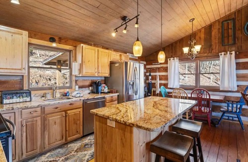 Wolf Laurel Cabin | Wolf Laurel-Authentic Cabin-Mountain Views-Ski Hatley Pointe-Hiking-A/T-Big Bald