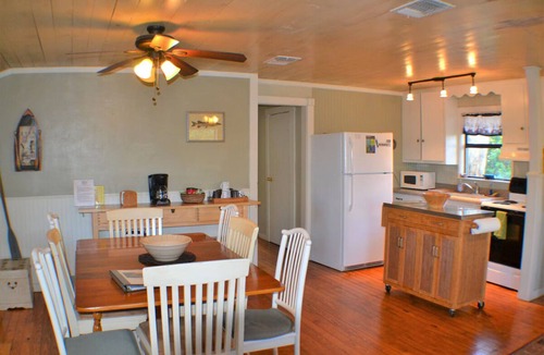 New Braunfels House | Wondercove, 7 Rustic Cozy Cottages, Secluded & Sleeps up to 54, on Lake Dunlap