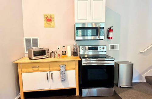 Sammamish House | Wonderful 2-bedroom entire guest suite with AC in charming Sammamish