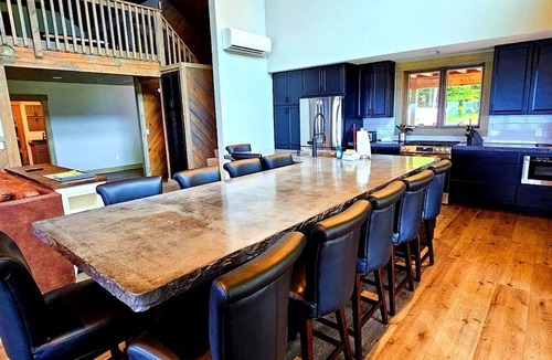 Greenville Cabin | Wonderful Cabin with Ping Pong Table and Lave Views in Maine