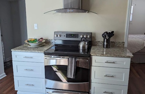 Landrum House | Wonderful Landrum Getaway with Hot Tub 4/2 home close to Tryon!nn