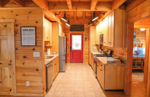 Cleveland Cabin | Woodchuck Acres- 11 acres with Mtn Views + Pond, 7 Min. from Helen