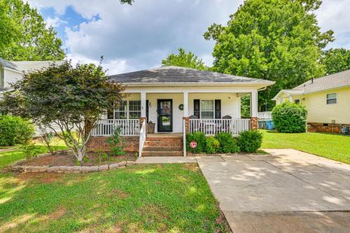 < 1 Mi to River & Downtown Belmont: Cozy Cottage