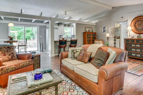1 Mi to Science Center & Park! Pet-Friendly Haven