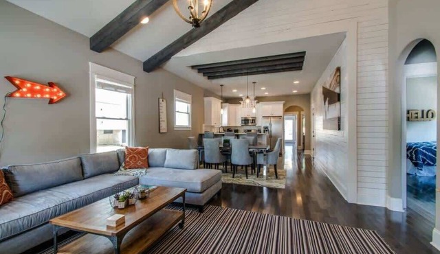 1-Story Family Home, Fenced Yard, Grill, Parking | Sleeps 10, 5 Mins to Five Points & Nissan Stadium, Smart TVs, Pet-Friendly Yard, Patio for BBQs, Ideal Nashville Getaway for Families, 24 Hr Hospitality