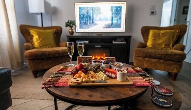 2 Connected Private Suites| 0.4mi OWU |Free Parking|Quiet Street|Patio|W/D in Delaware