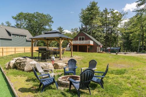 2 Homes Retreat Game Rooms & Fire Pit Winni