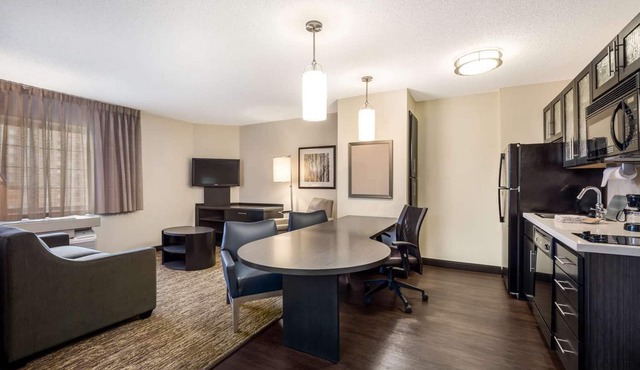 2 Pet-Friendly Suites w/Full Kitchen and Near NYC Commute