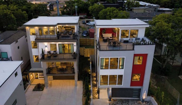 2 Ultra Lux Homes, Sleeps 24, Hot Tub & Rooftops