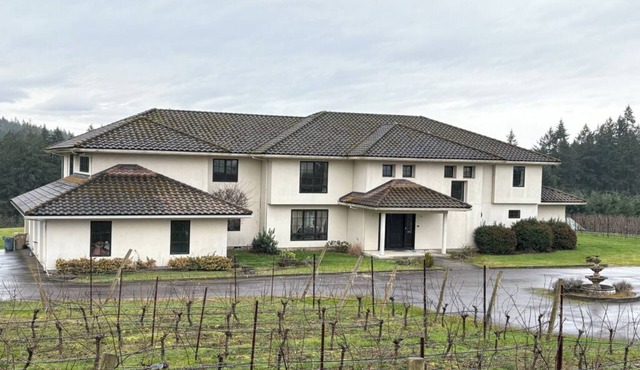 20 acre private winery estate - 9250 square foot house with 5 bedroom suites