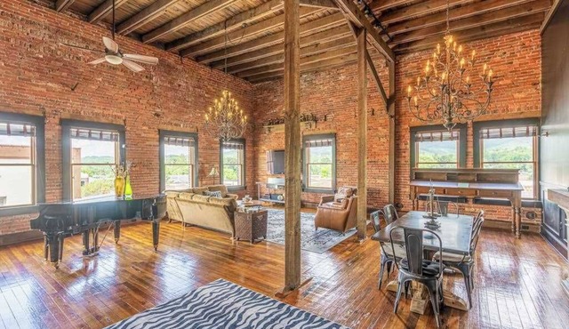 2000 sqft Historic Loft in Downtown Brevard - Near Waterfalls, Dining & More