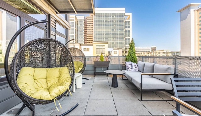 2BR | Gym, Lounge | Bellevue | Sophari Downtown C